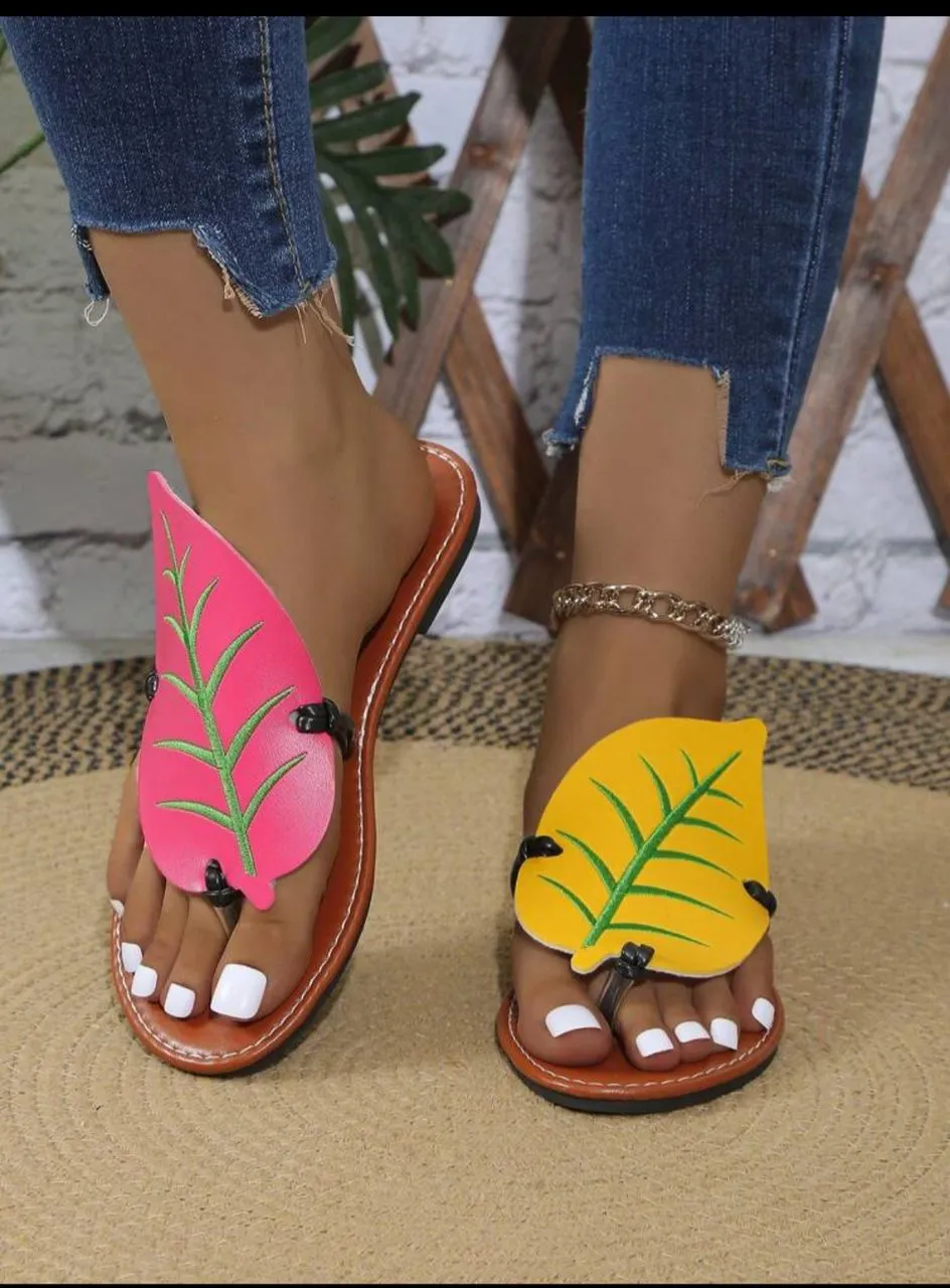2025 Designer Summer Fashion Simple Elegant Versatile Personality Women Plus Size Bohemian Thong Sandals, Breathable Outdoor Beach Leaf Slippers