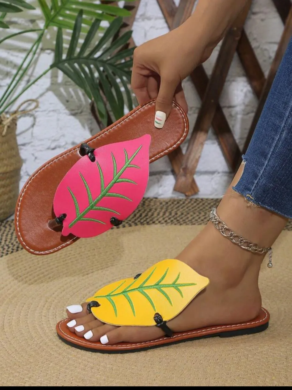 2025 Designer Summer Fashion Simple Elegant Versatile Personality Women Plus Size Bohemian Thong Sandals, Breathable Outdoor Beach Leaf Slippers