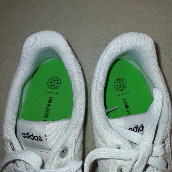 Adidas Men's White Skateboarding Shoe size 11