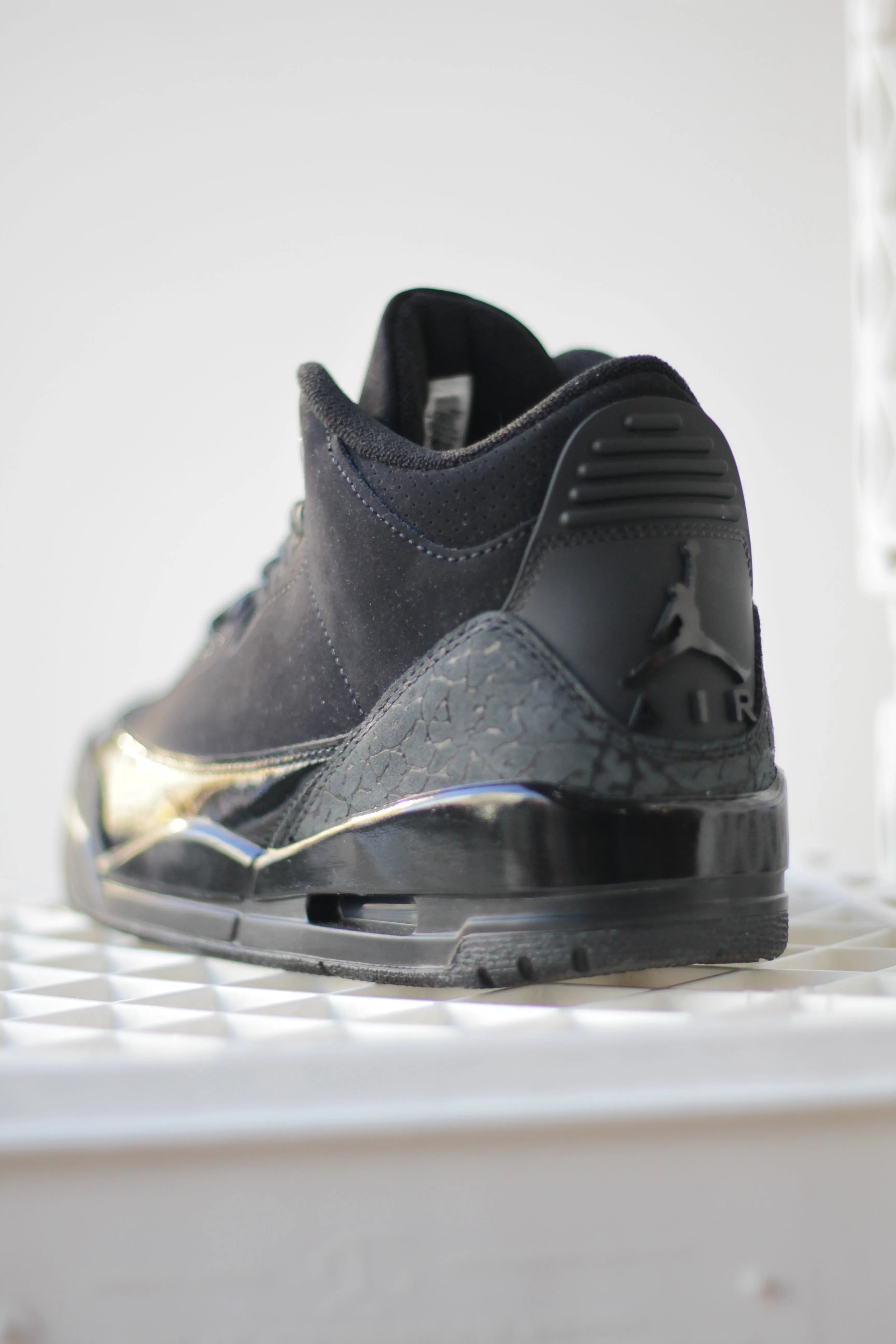 AIR JORDAN 3 RETRO "BLACK/DARK CHARCOAL"