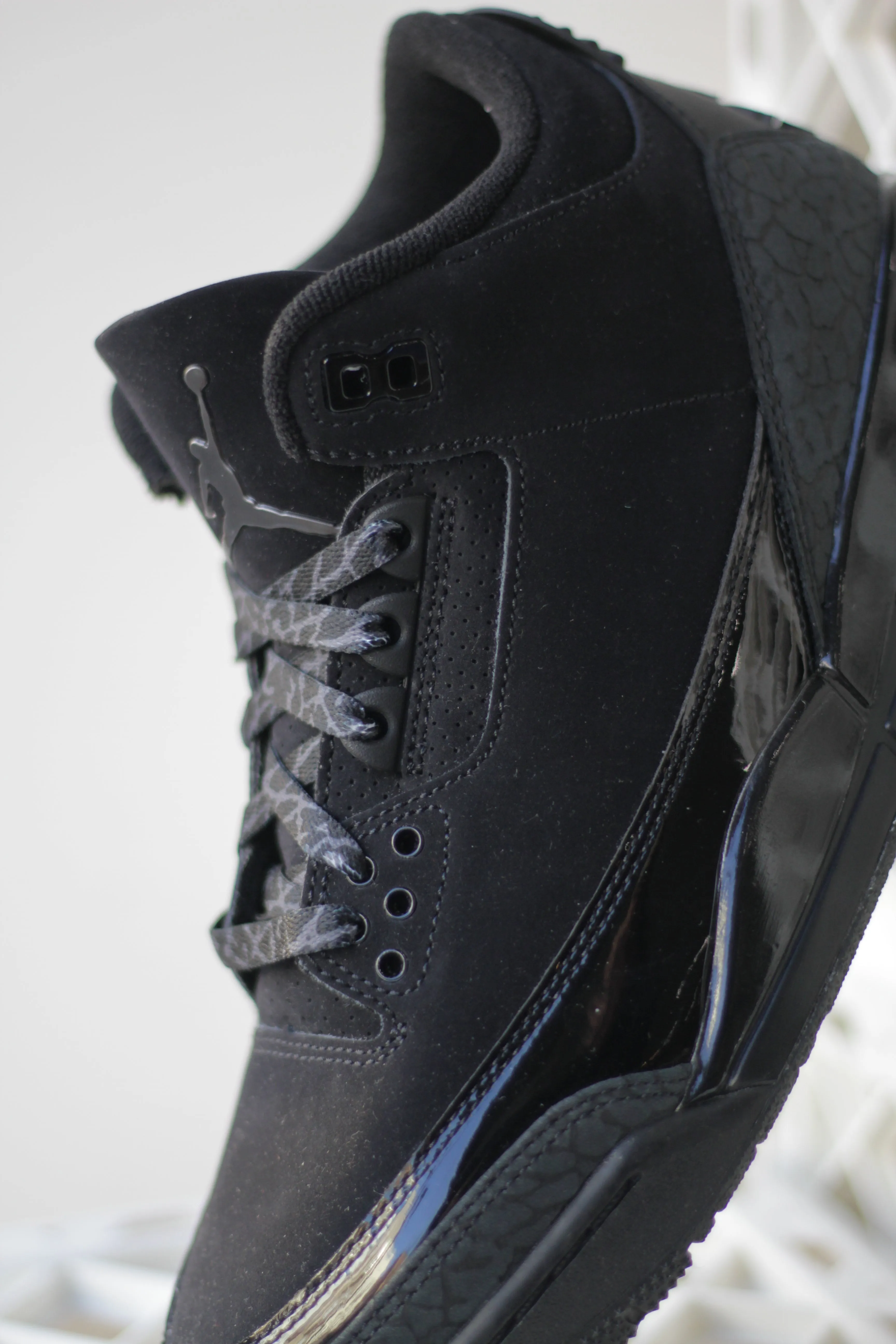 AIR JORDAN 3 RETRO "BLACK/DARK CHARCOAL"