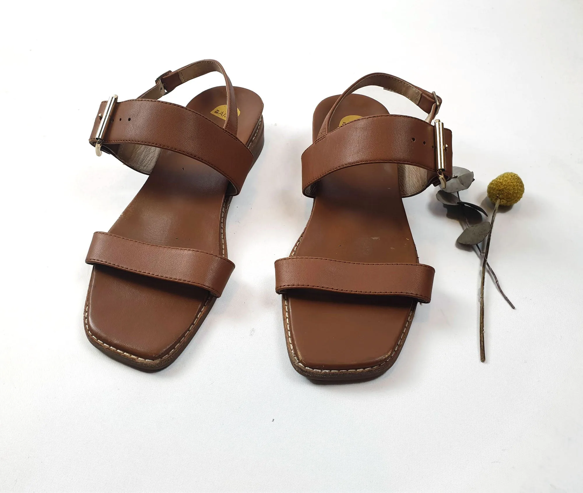 Bared brown leather sandals size 39