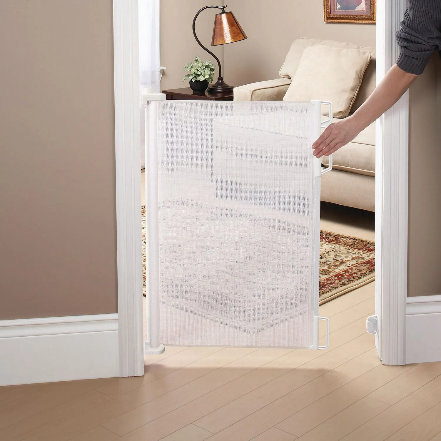 Bily Retractable Safety Gate, white! Suitable for doorways, hallways and bottom of stairs, or for outdoor use on decks, patios and porches