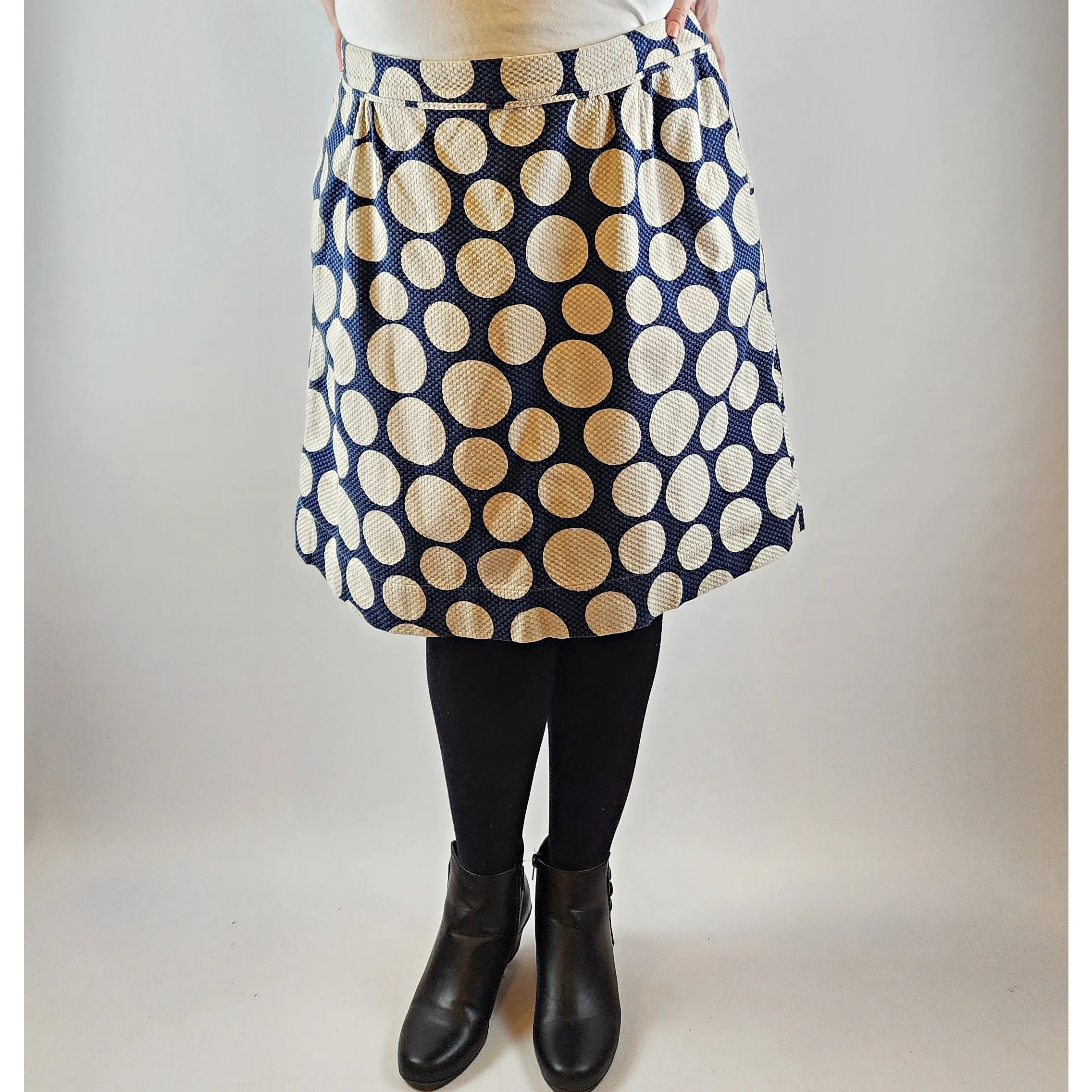 Boden pre-owned navy 100% cotton skirt with large white polka dots size 16 (best fits size 18)