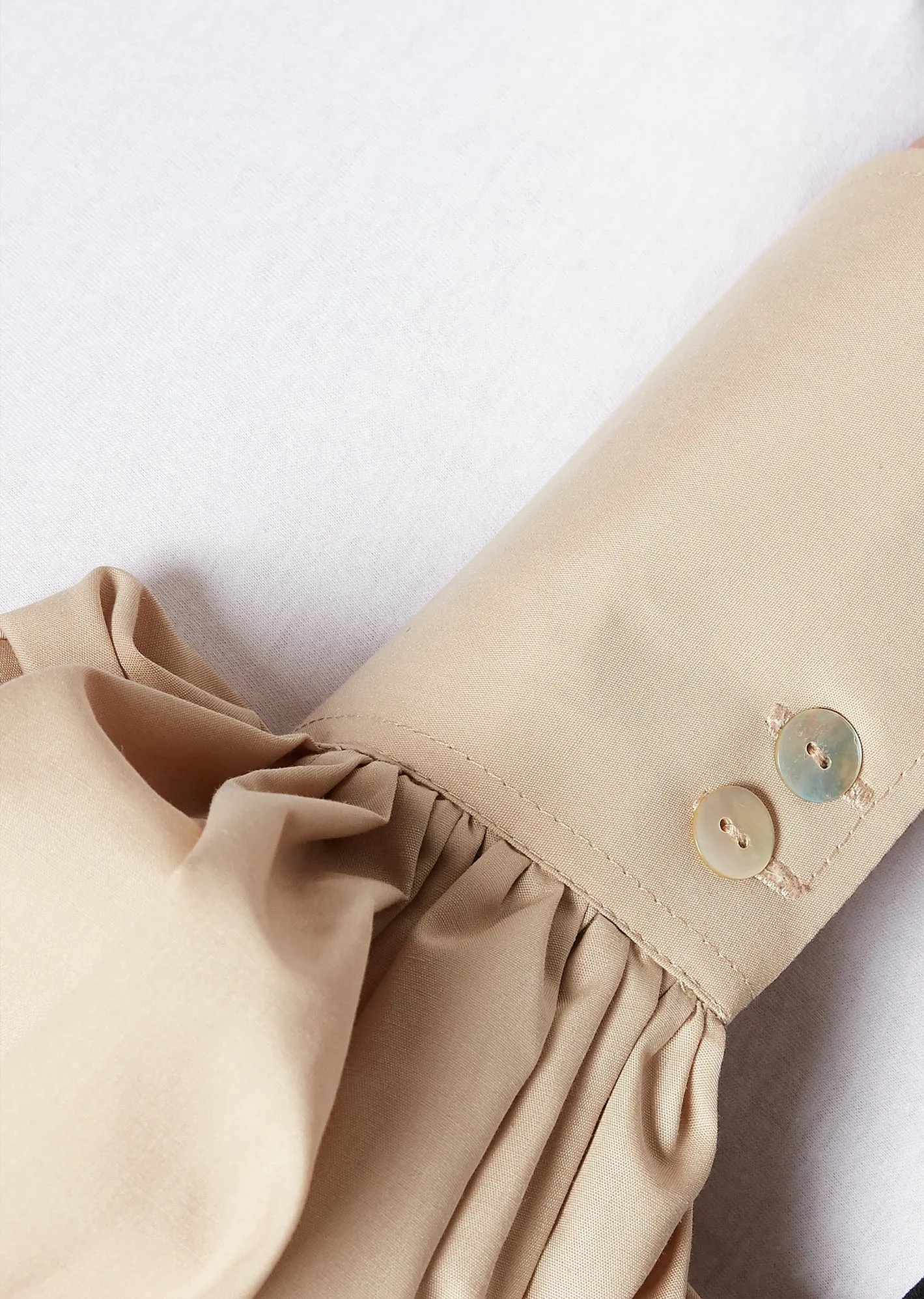 CAÑA DULCE TEE IN WHITE WITH KHAKI SLEEVES