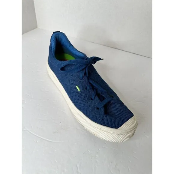 Cariuma Men's 9 / Women 10.5 Low Canvas Sneaker in Shadow Blue