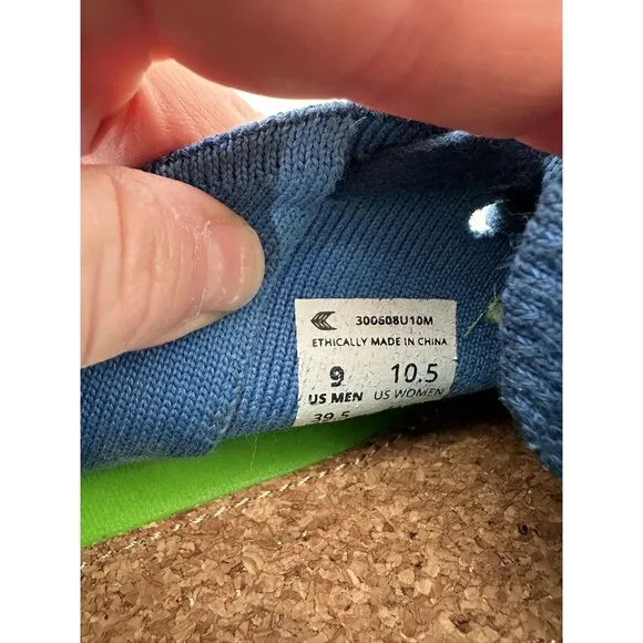 Cariuma Men's 9 / Women 10.5 Low Canvas Sneaker in Shadow Blue