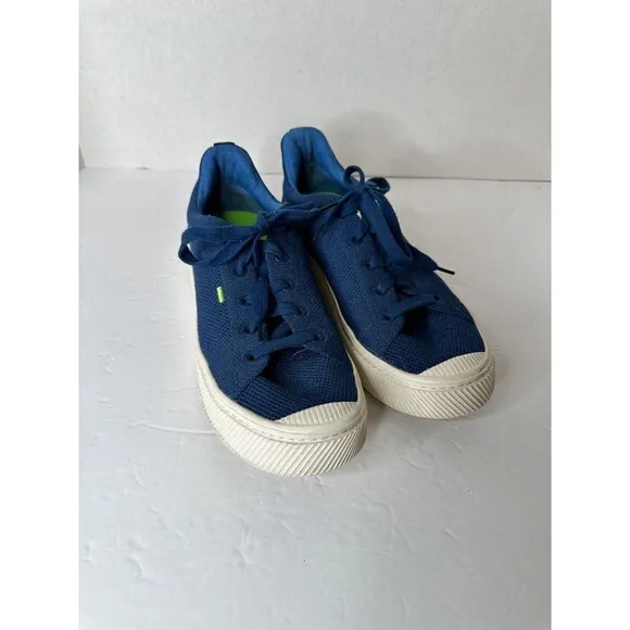 Cariuma Men's 9 / Women 10.5 Low Canvas Sneaker in Shadow Blue