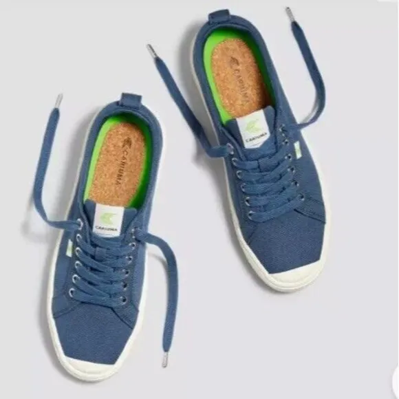 Cariuma Men's 9 / Women 10.5 Low Canvas Sneaker in Shadow Blue