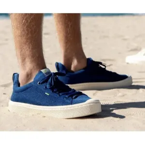 Cariuma Men's 9 / Women 10.5 Low Canvas Sneaker in Shadow Blue
