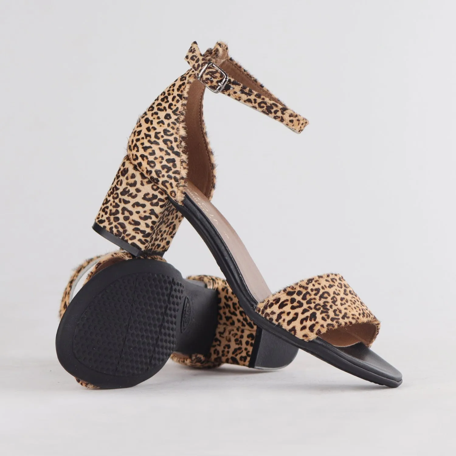 Closed back ankle strap sandall in Cheetah Print