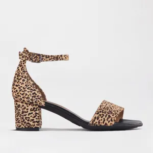 Closed back ankle strap sandall in Cheetah Print