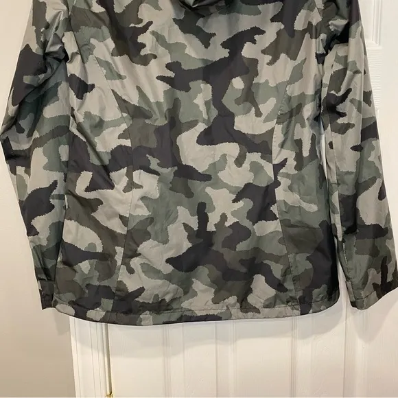 Columbia Womens Inner Limits II Camouflage Jacket Black Green Medium Omni Tech