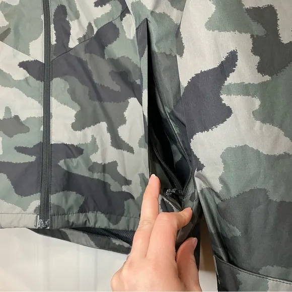 Columbia Womens Inner Limits II Camouflage Jacket Black Green Medium Omni Tech