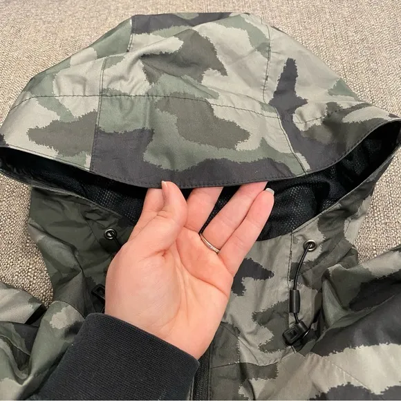Columbia Womens Inner Limits II Camouflage Jacket Black Green Medium Omni Tech