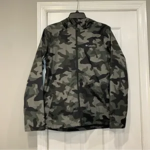 Columbia Womens Inner Limits II Camouflage Jacket Black Green Medium Omni Tech