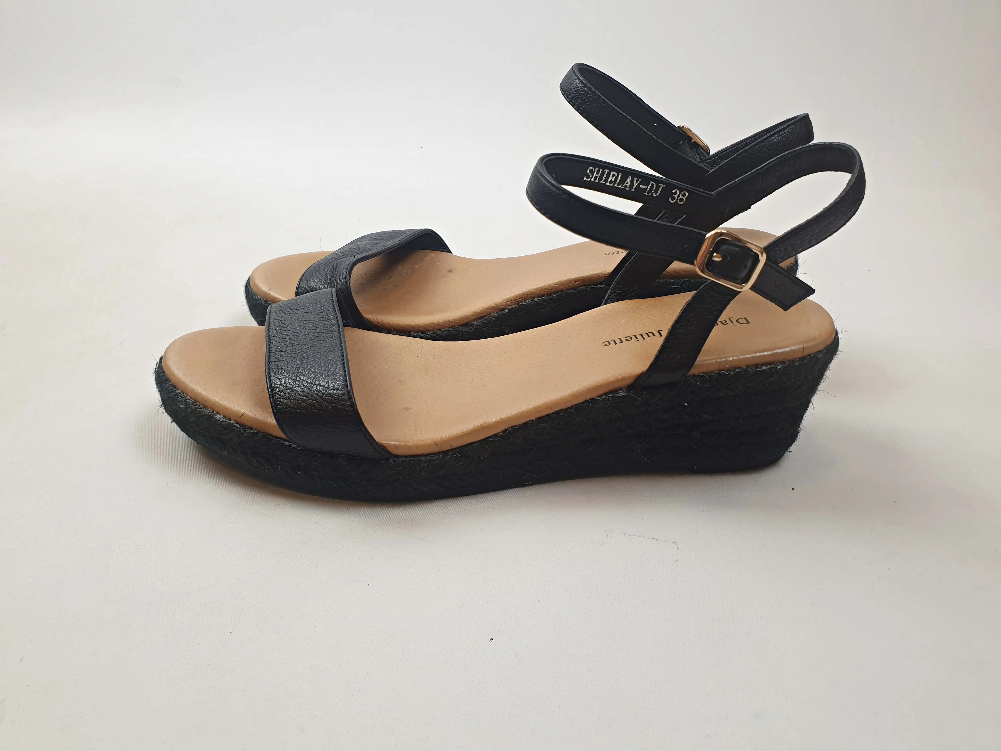 Django & Juliette black sandals size 38