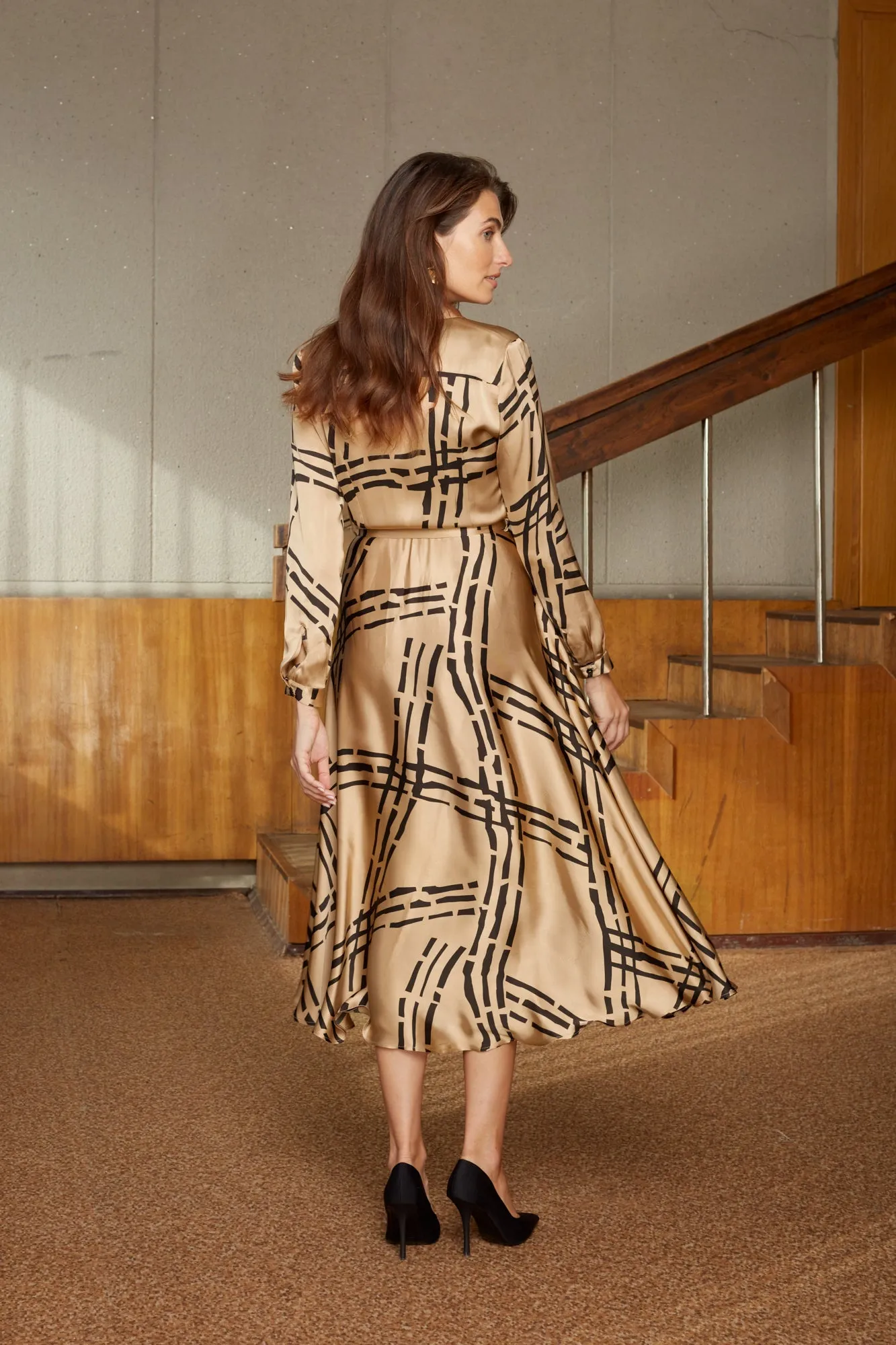 GEMMA beige graphic print midi shirt dress