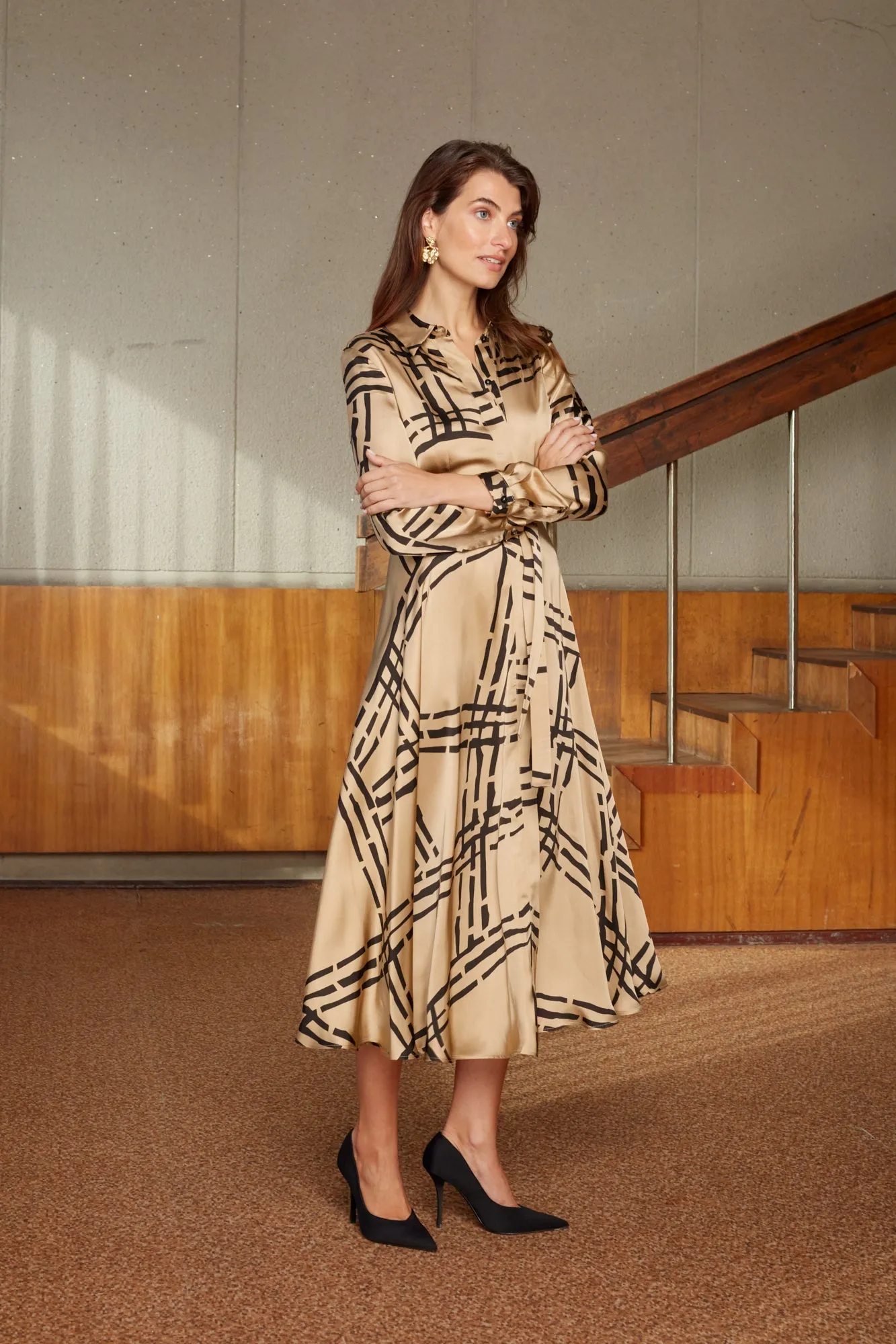 GEMMA beige graphic print midi shirt dress