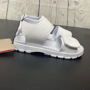 Hunter Outdoor Walking Sandal in white size UK 2