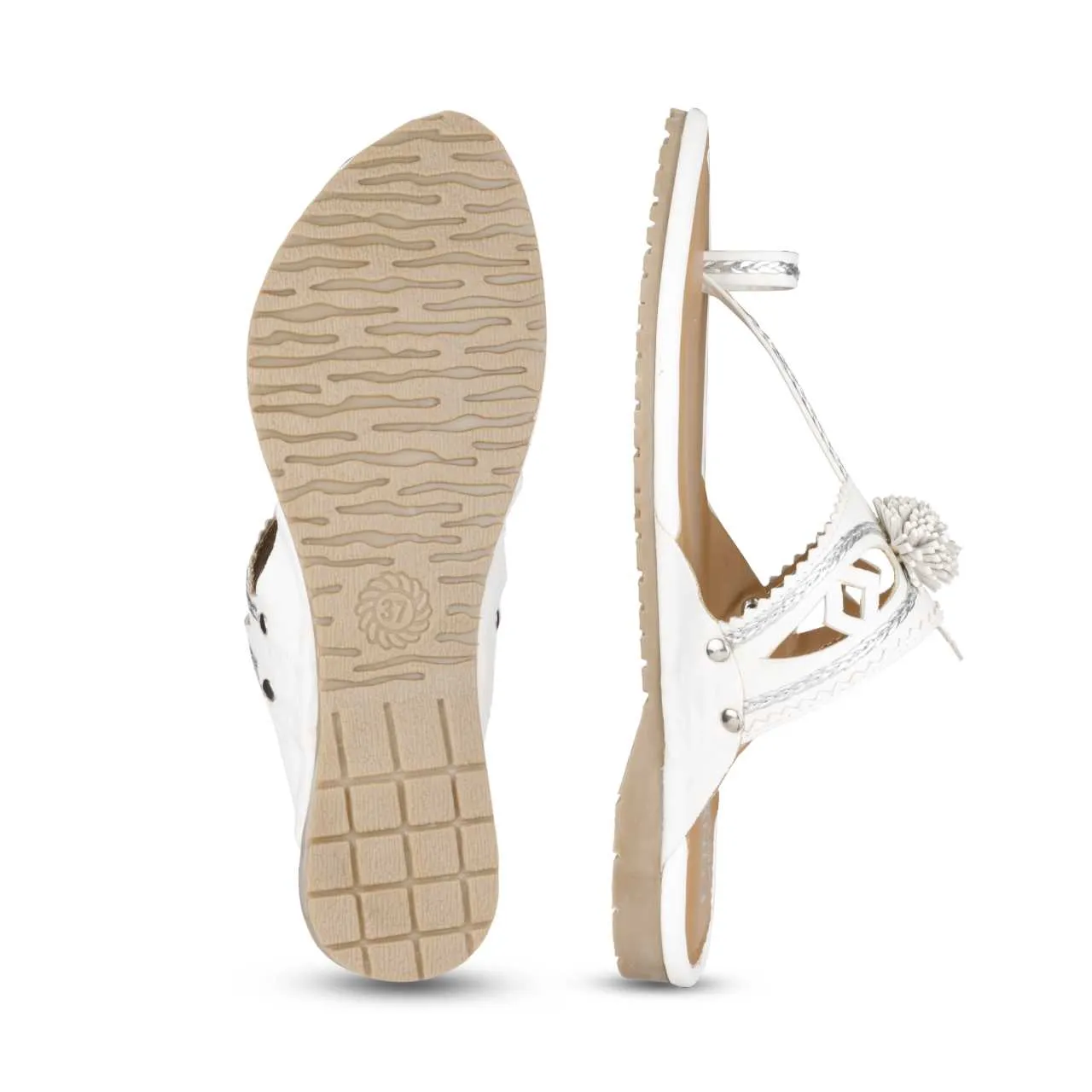 Maeri White Kolhapuri Juttis