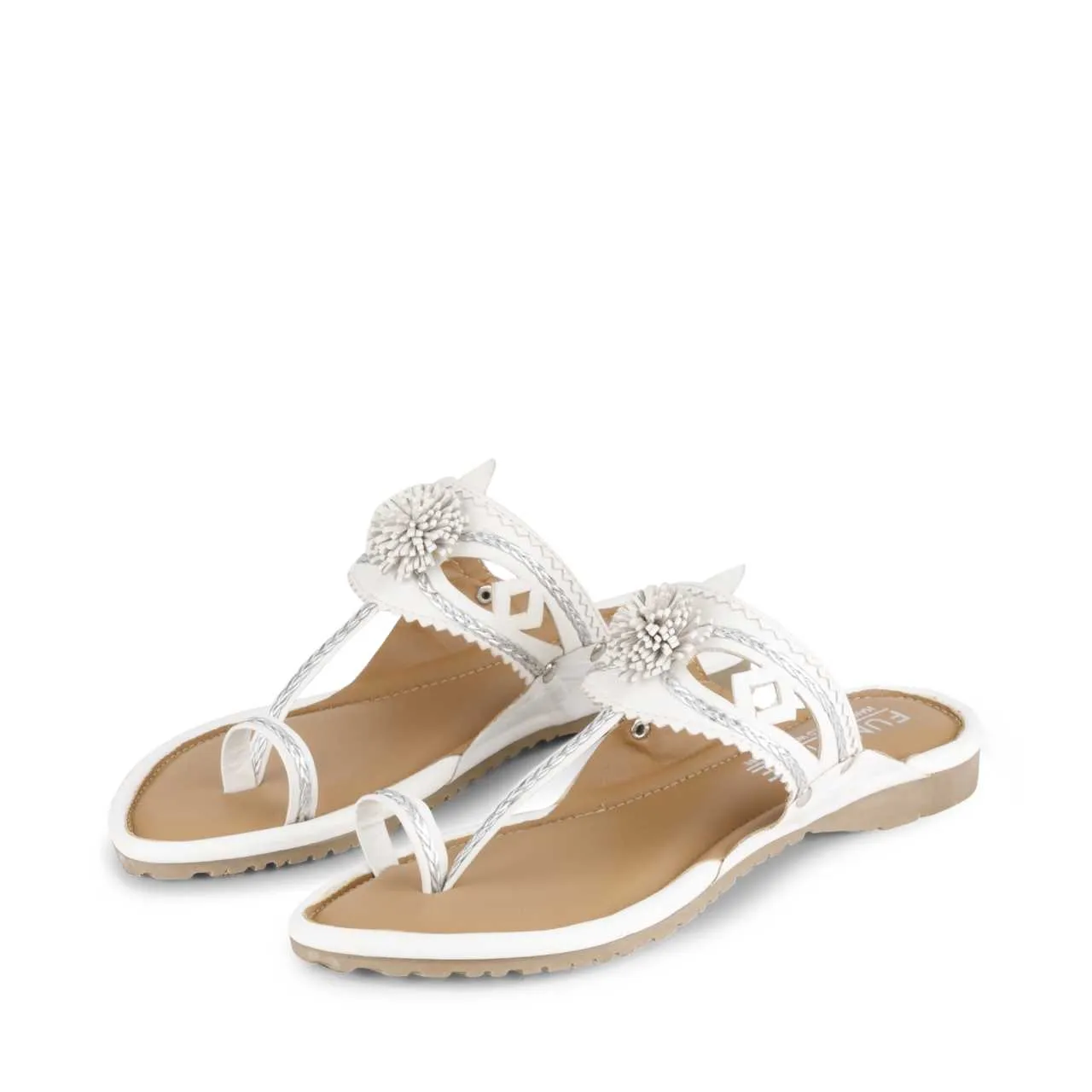 Maeri White Kolhapuri Juttis