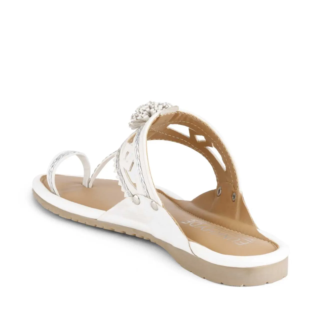 Maeri White Kolhapuri Juttis