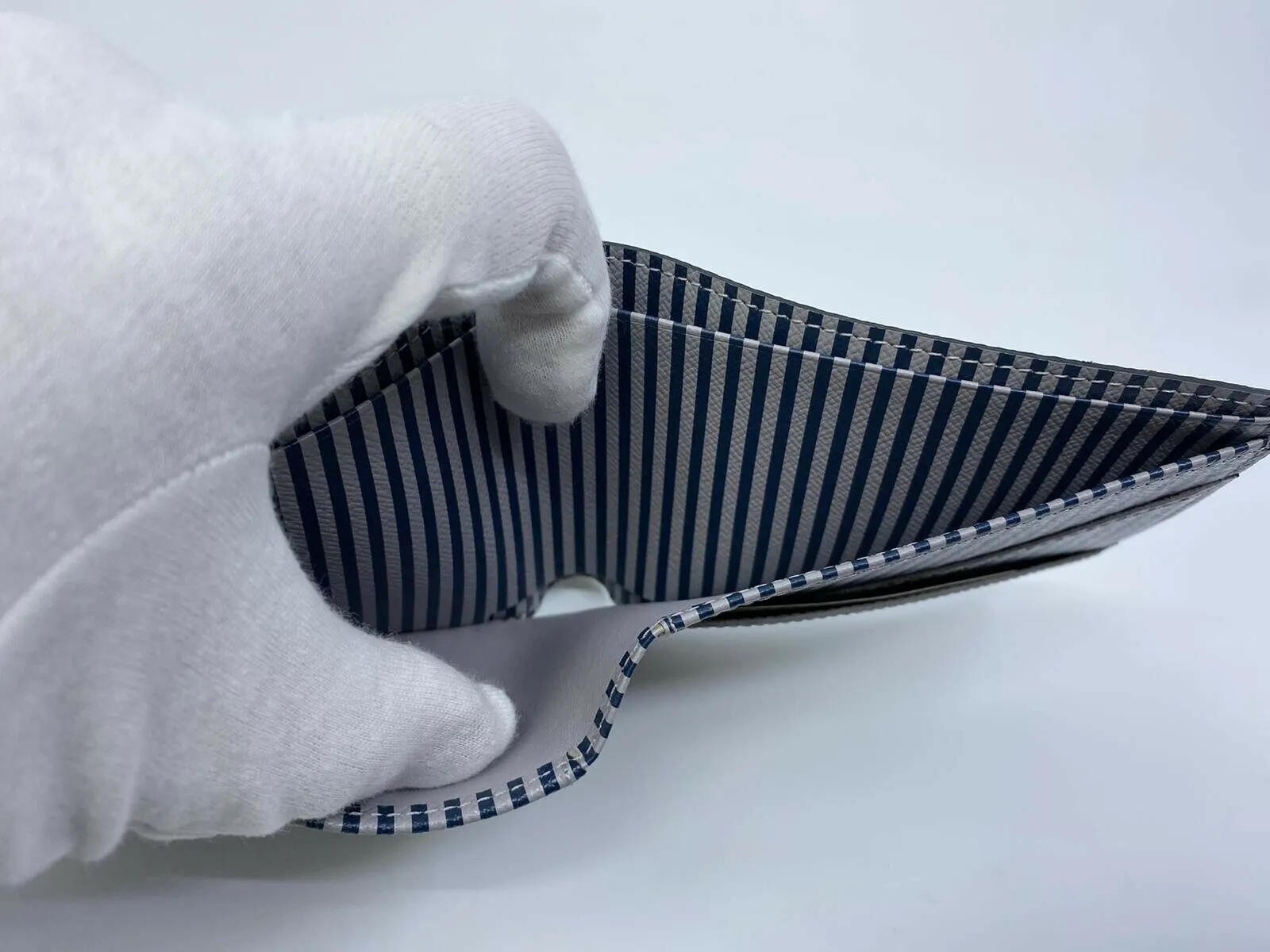 Multiple Wallet Damier Graphite Trunk & Lock