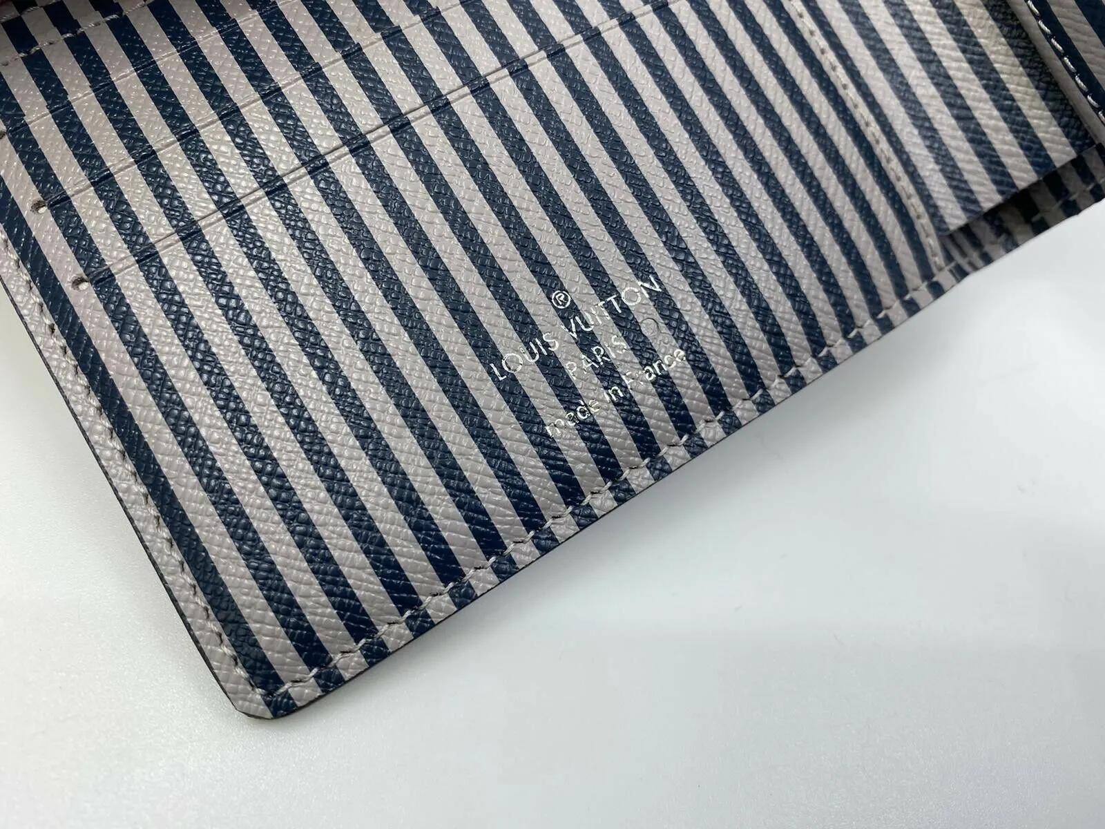 Multiple Wallet Damier Graphite Trunk & Lock