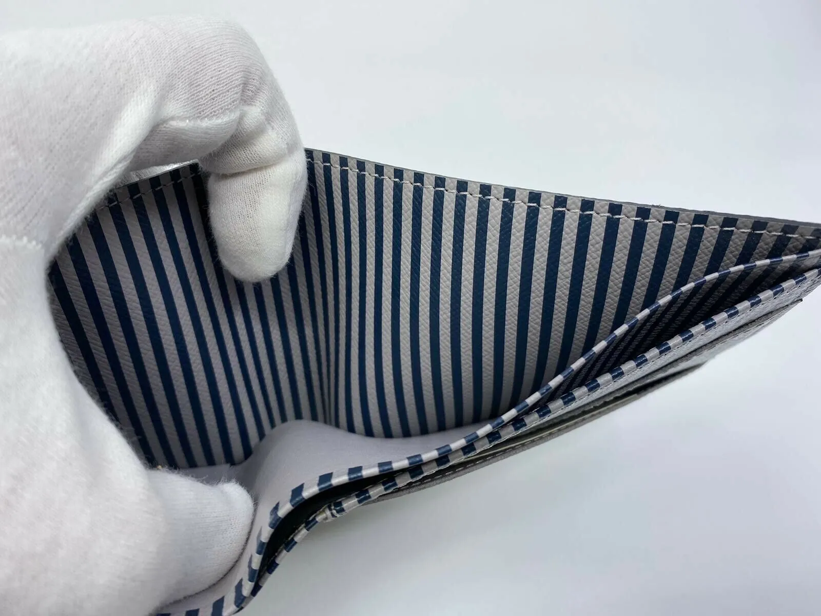 Multiple Wallet Damier Graphite Trunk & Lock