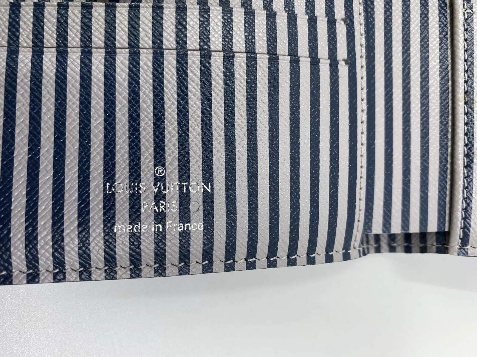 Multiple Wallet Damier Graphite Trunk & Lock