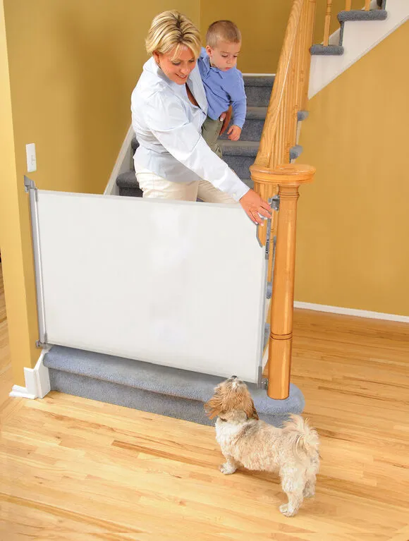 New Retails $100  Dreambaby Indoor/Outdoor Retractable Gate - White