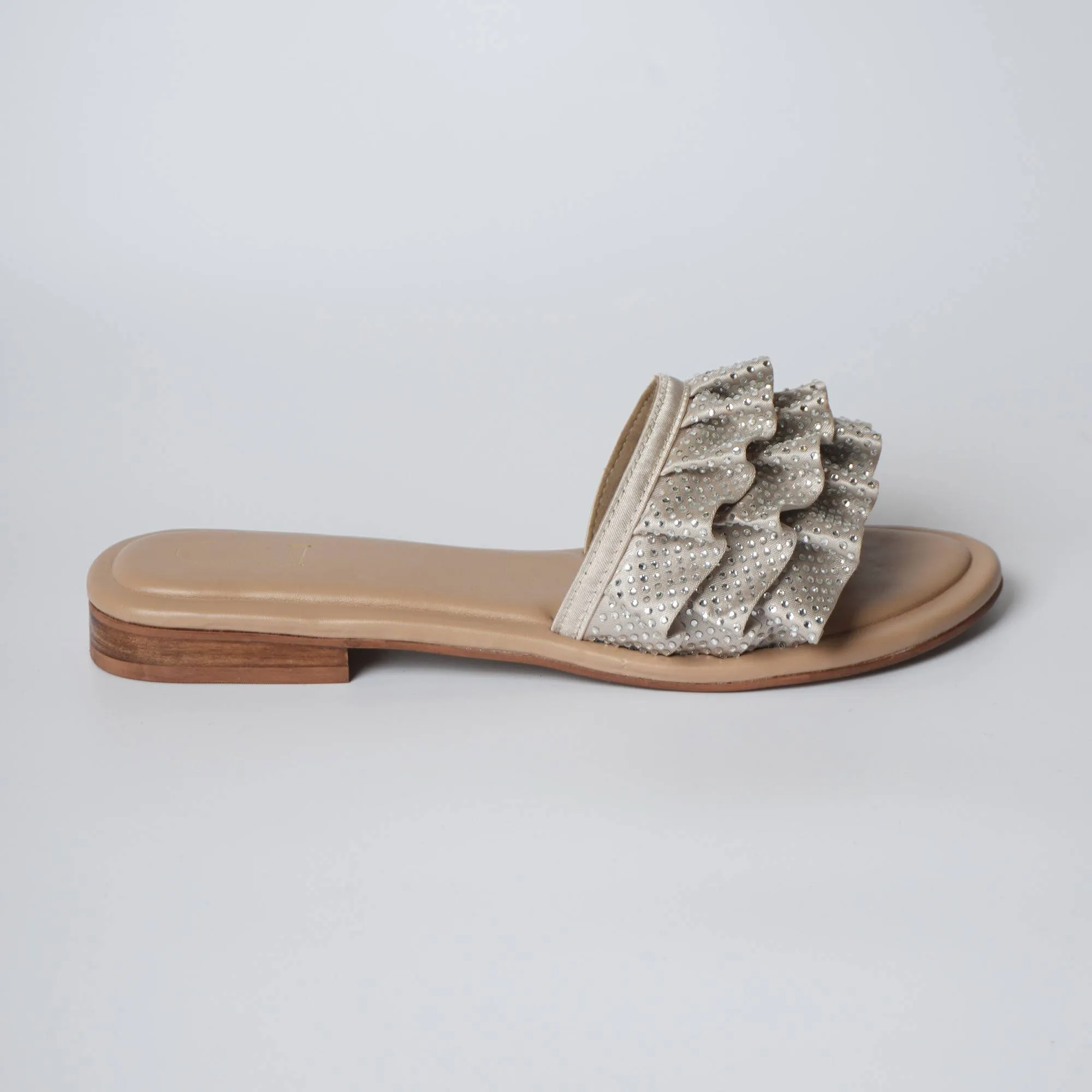 Ruffled Nude Diamonds Flat