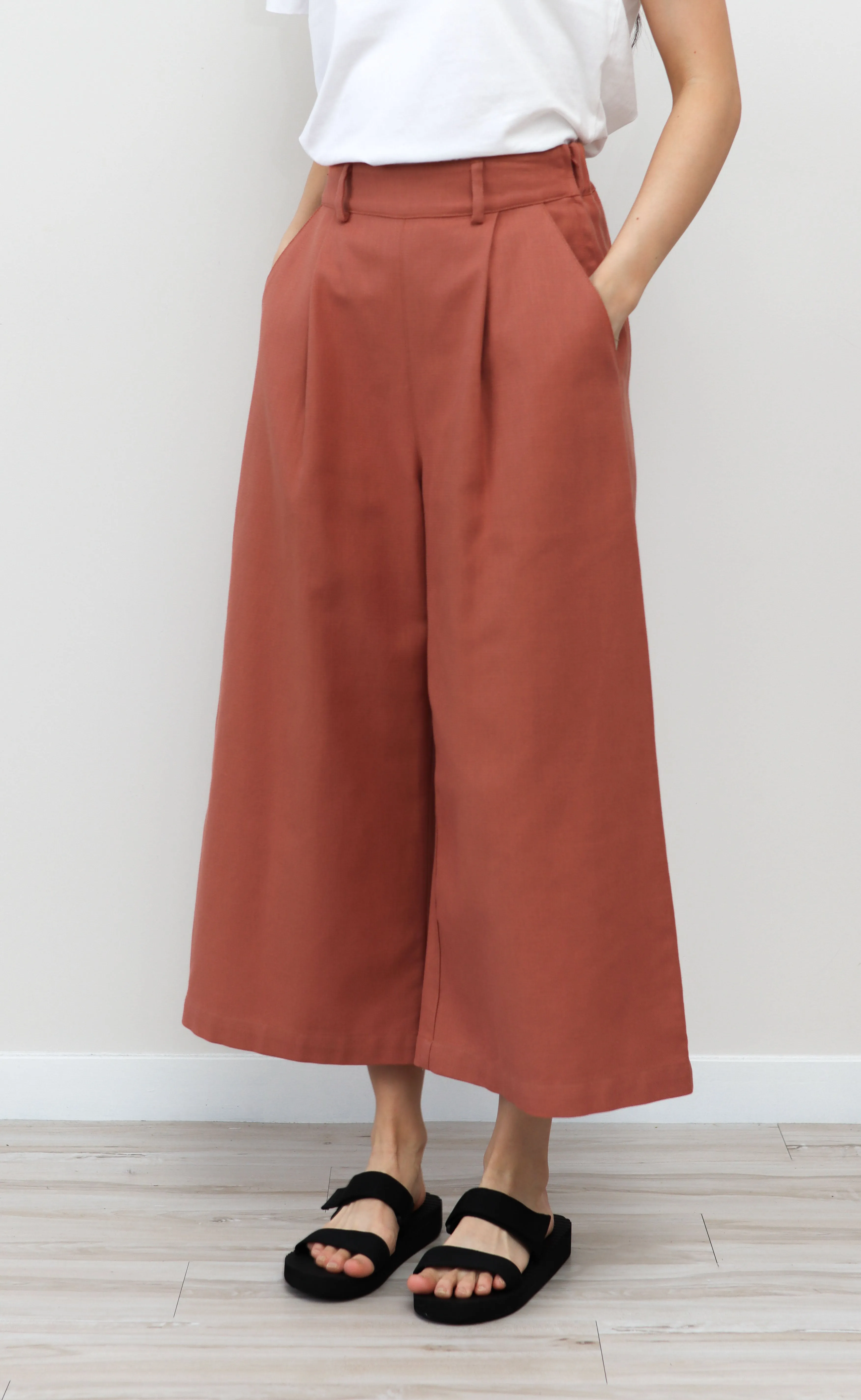 The Minimalist - Cayenne Wayward Fit Pants