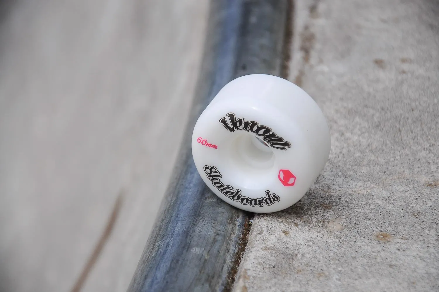 Venom Logo White Skateboard Wheels 50-53mm