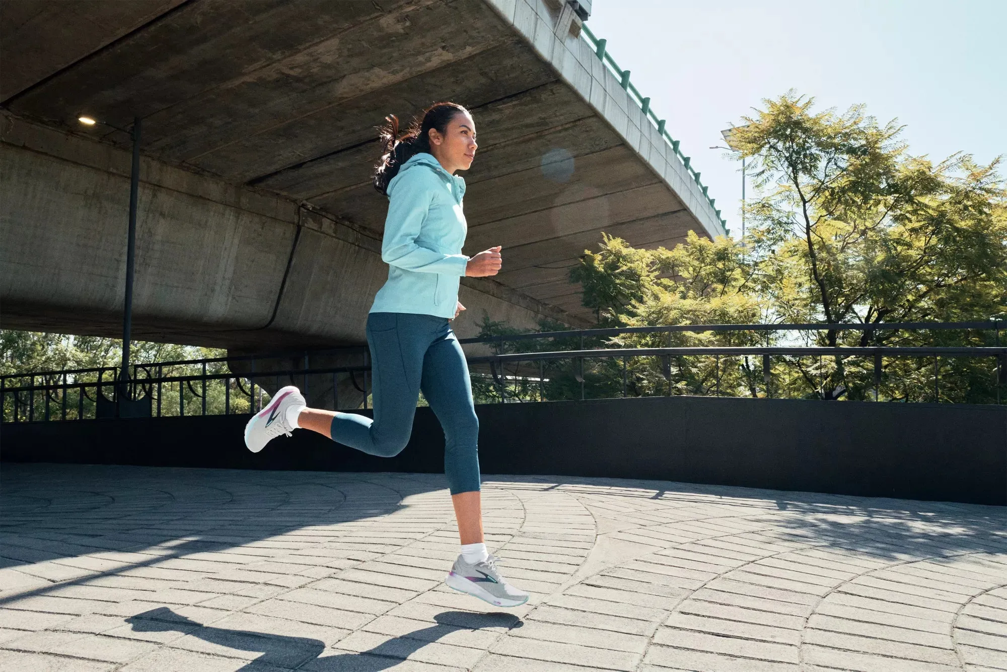 WOMEN'S BROOKS GHOST 16 | WHITE / GREY / ESTATE BLUE