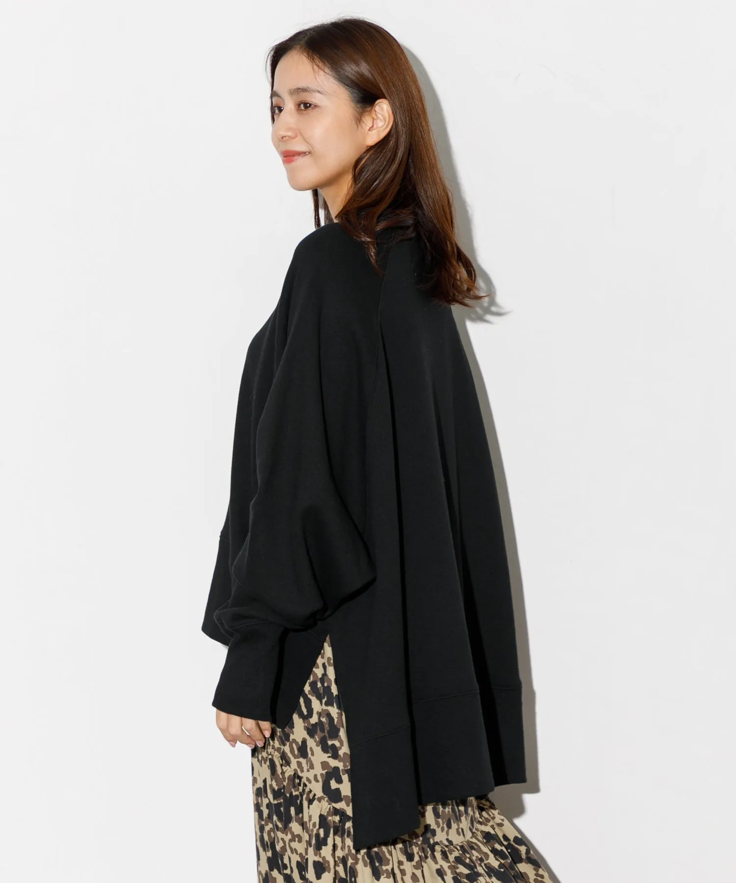 【WOMEN】THE FLATS SIDE SLIT BIG SWEAT