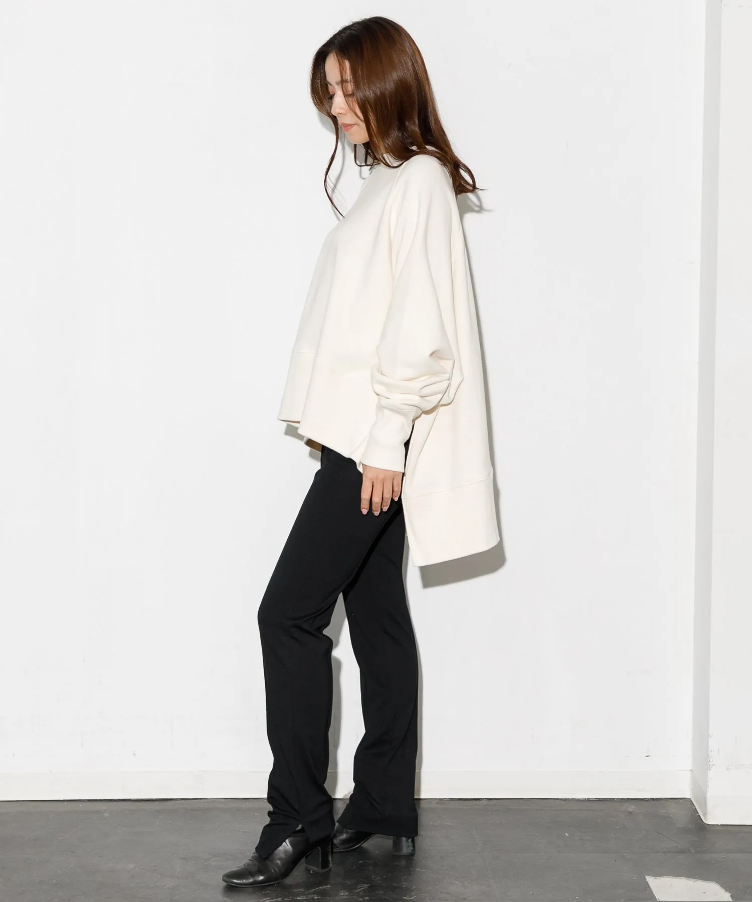 【WOMEN】THE FLATS SIDE SLIT BIG SWEAT